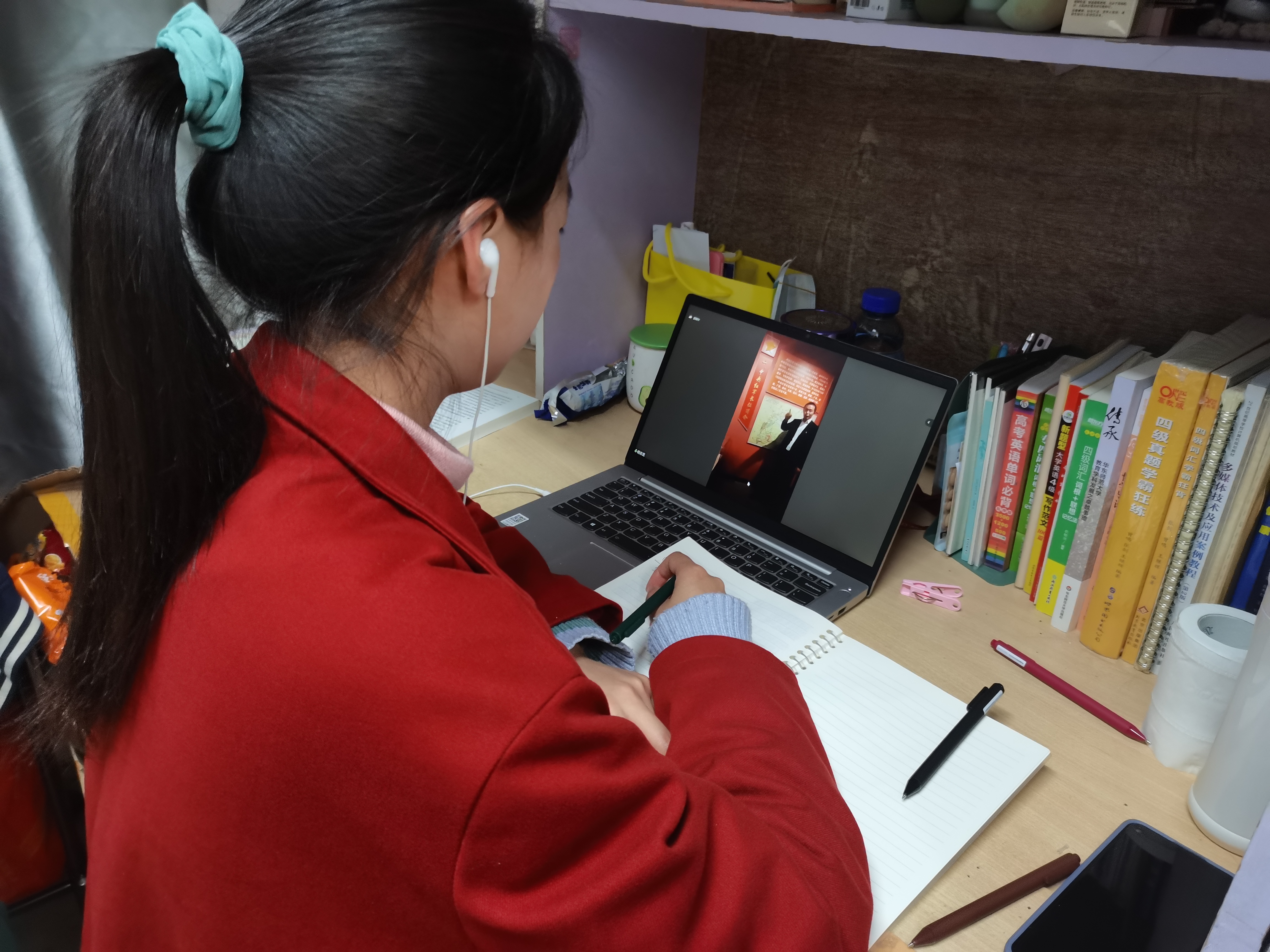 5.華東師大教育學(xué)部2021級(jí)教育學(xué)類、學(xué)前教育專業(yè)本科生在線聆聽(tīng)學(xué)校掛職干部在云南尋甸紅軍長(zhǎng)征柯渡紀(jì)念館現(xiàn)場(chǎng)教學(xué).jpg